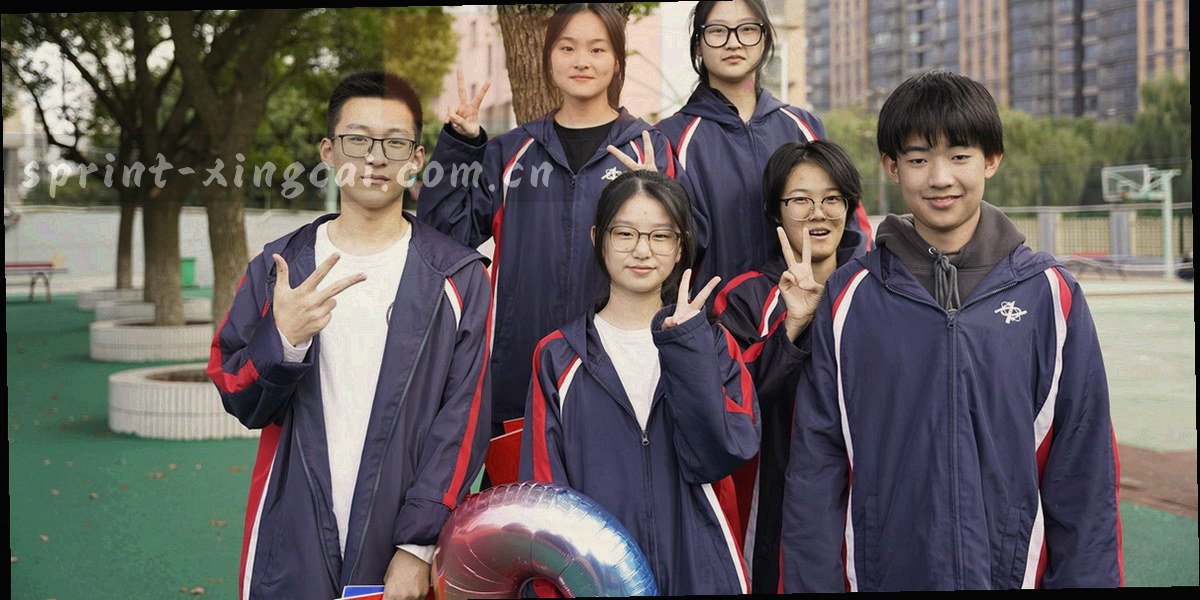 抽象网格上层层叠放的编号资料卡，碳黑底色配荧光黄编号，画面中没有真实文字